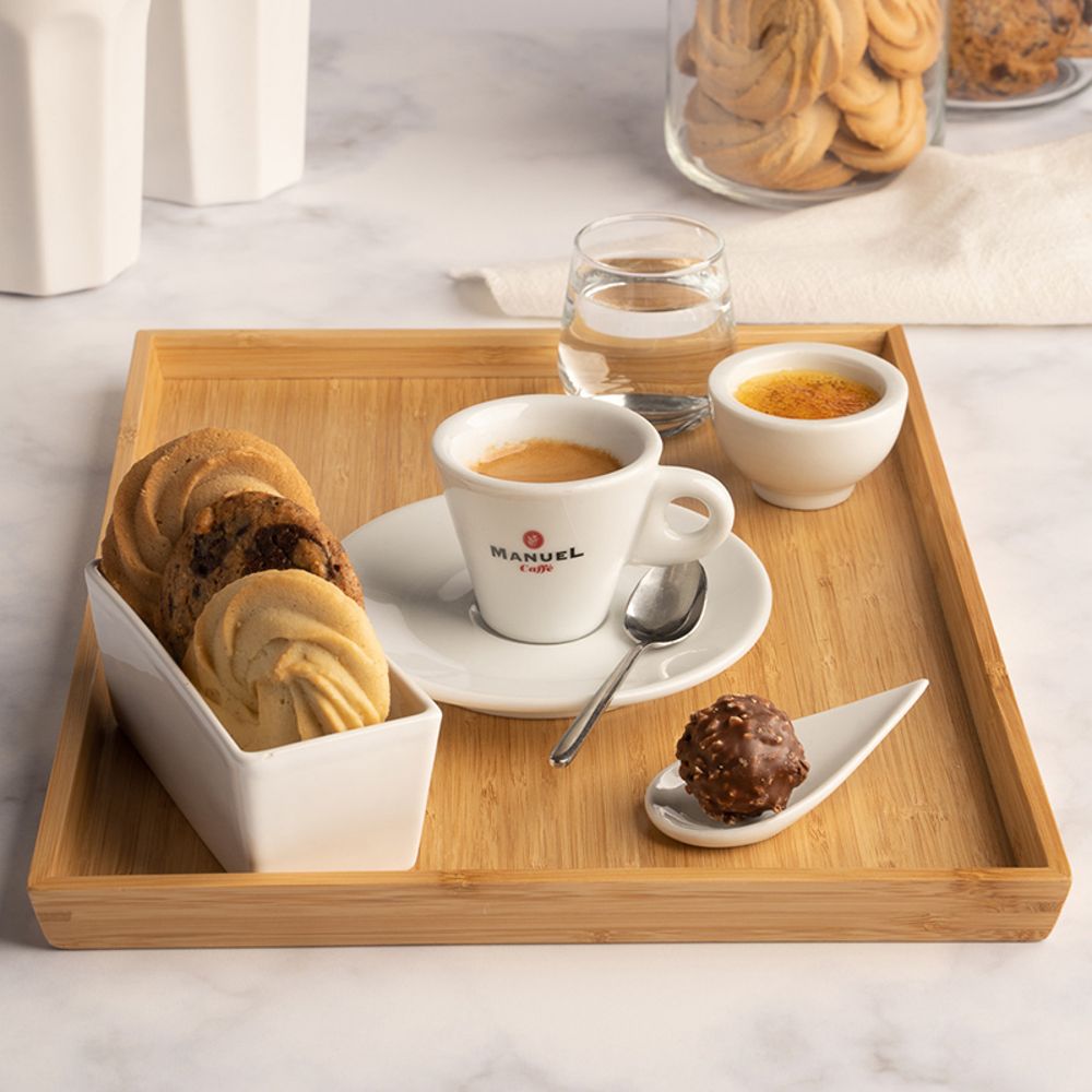 Kaffee-Menü: Kekse, crema catalana und eine Praline